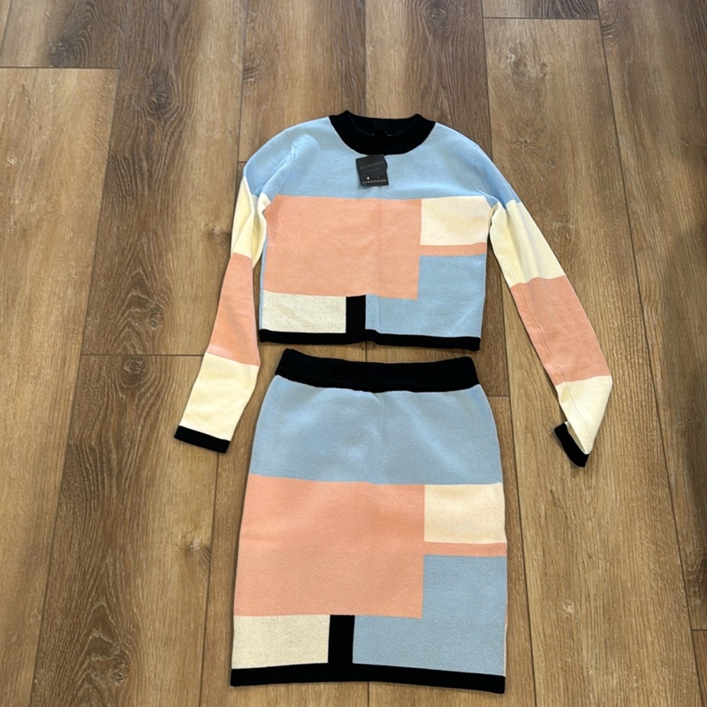 Cropped sweater and pencil skirt